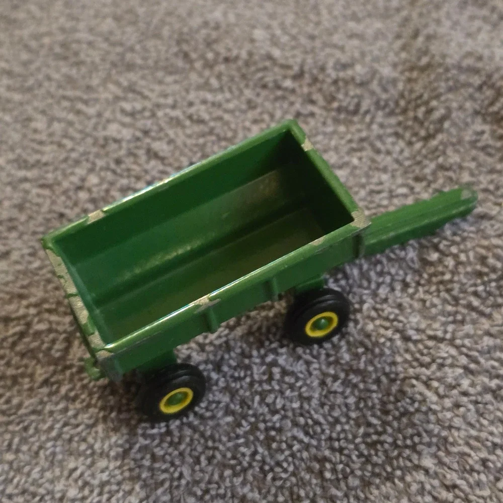 ERTL Diecast Wagon 1/64 Farm Trailer Kids Green Vintage John Deere Style 1333Q